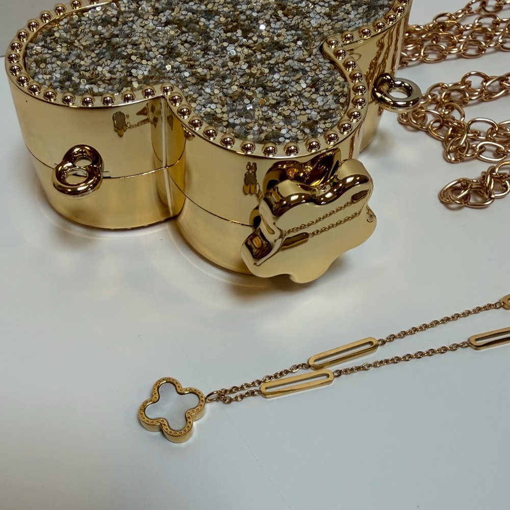 Mini Clover Bag and Necklace NWOT - Picture 5 of 14